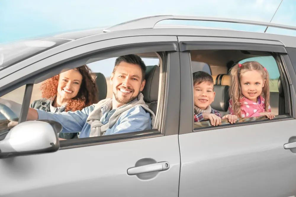 Alquiler de coche familiar en Bilbao con espacio para niños y equipaje