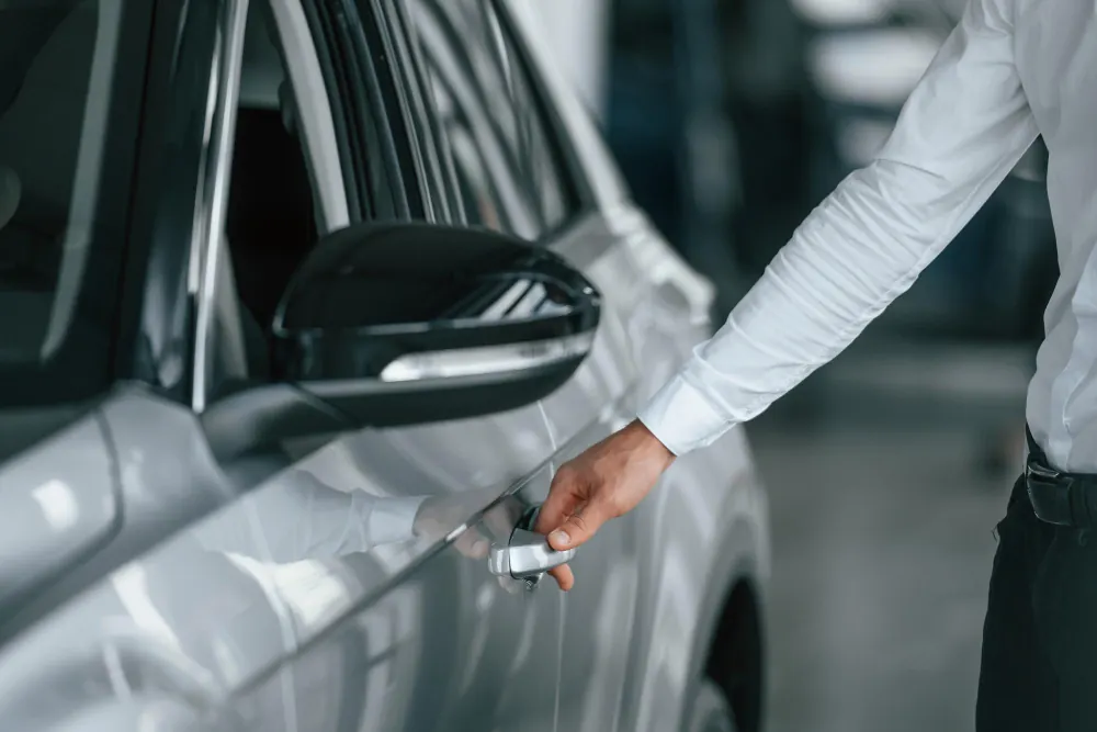 Prise en charge d'une voiture de location au comptoir de l'aéroport de Bilbao
